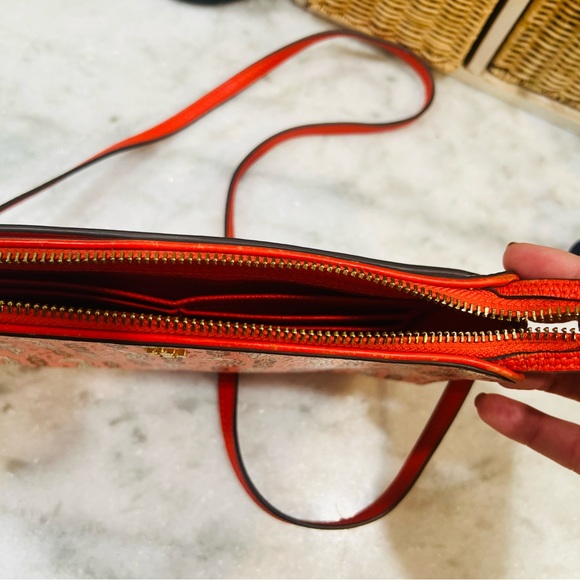 Tory Burch 🐚🪸⛵️seahorse clutch purse with red removable strap. Limited Edition - Picture 5 of 7